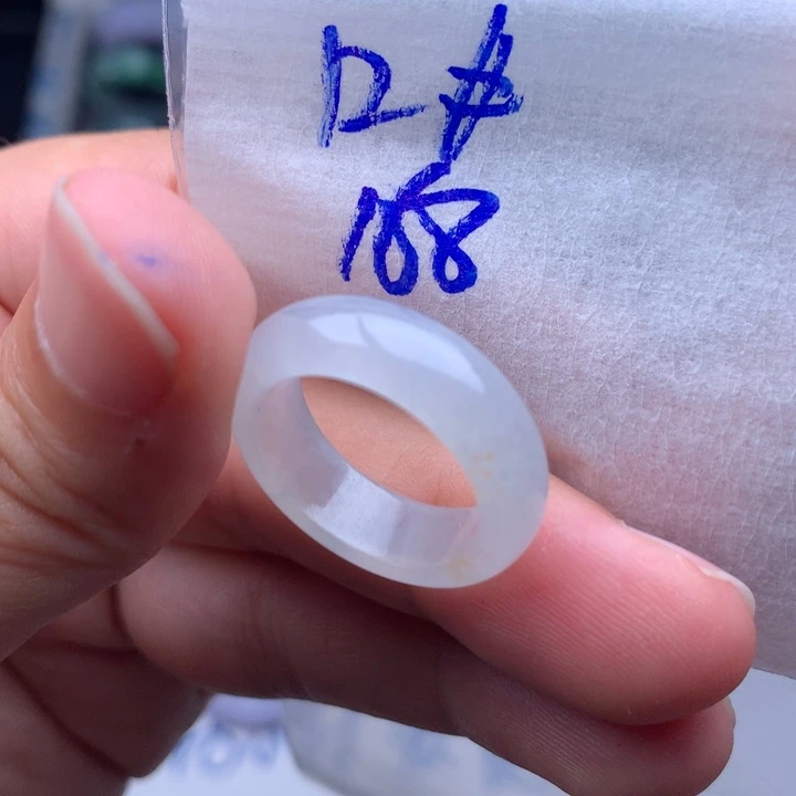 丰***翡翠未镶嵌戒指戒圈