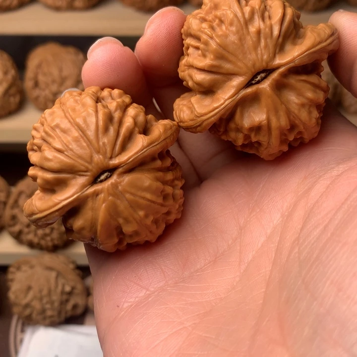 文玩核桃吊坠?****ベ大红