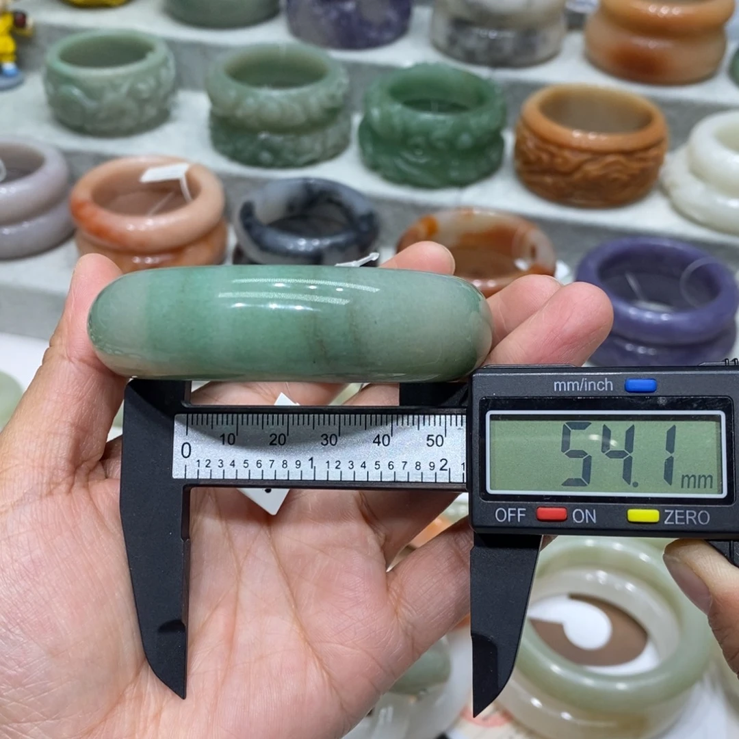 用***6石英岩玉未镶嵌手镯
