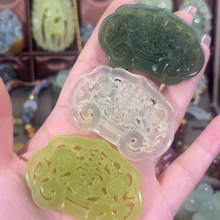 蛇纹石玉合金颈饰