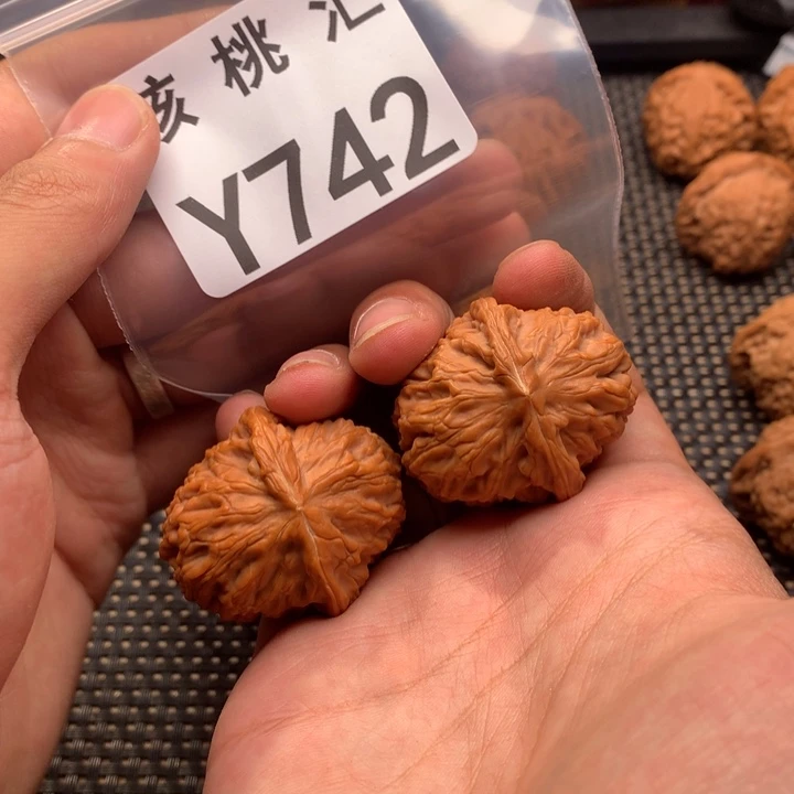 文玩核桃吊坠玉枕