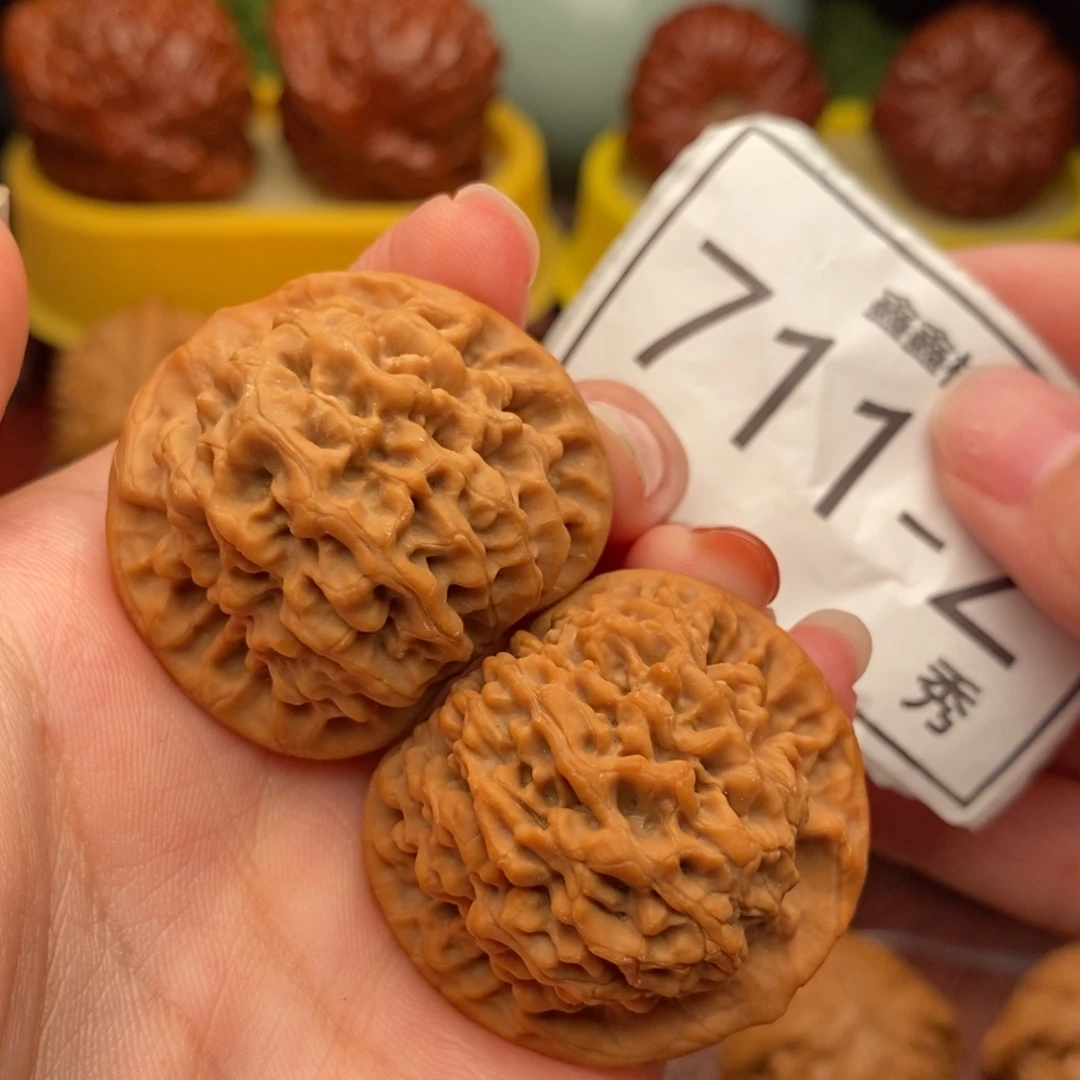 桃核把件秦闷36……