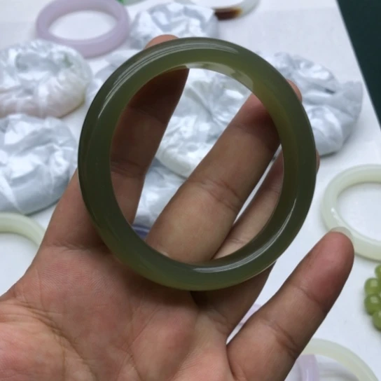 和田玉（糖玉）未镶嵌手镯59.60圈