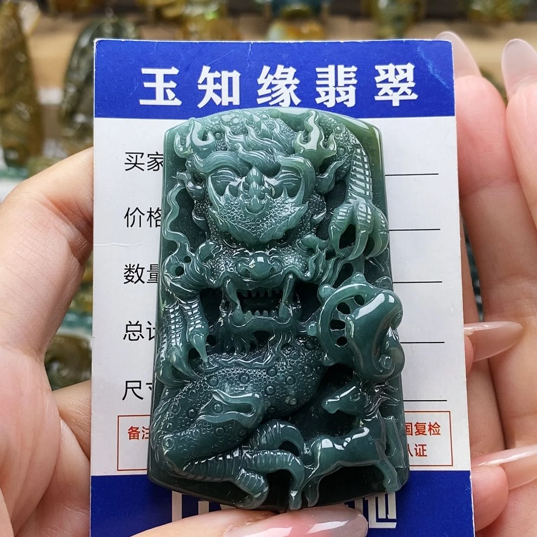 翡翠未镶嵌颈饰龙牌