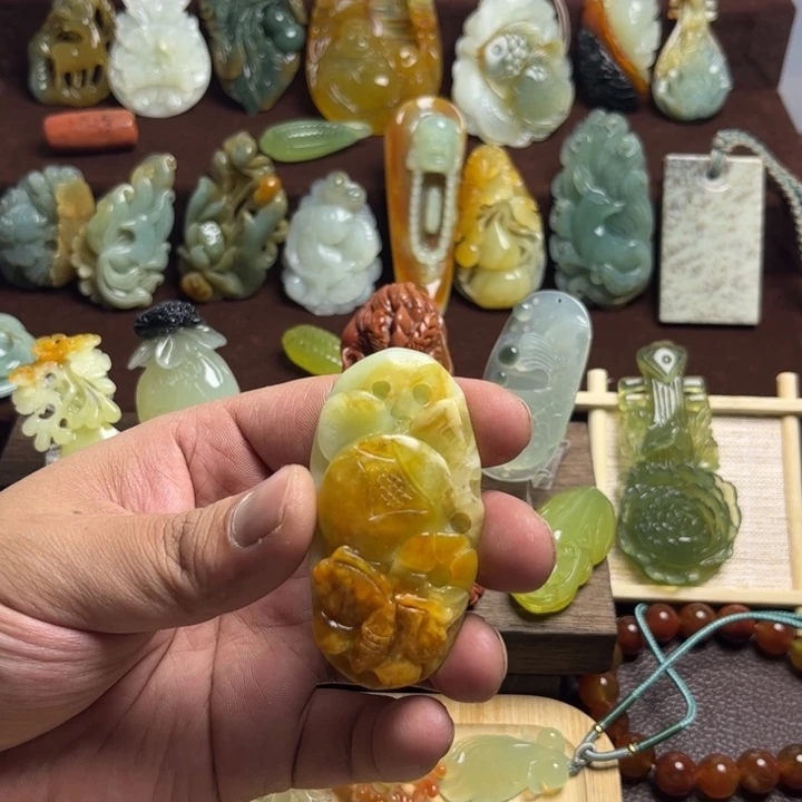 蛇纹石玉合金颈饰