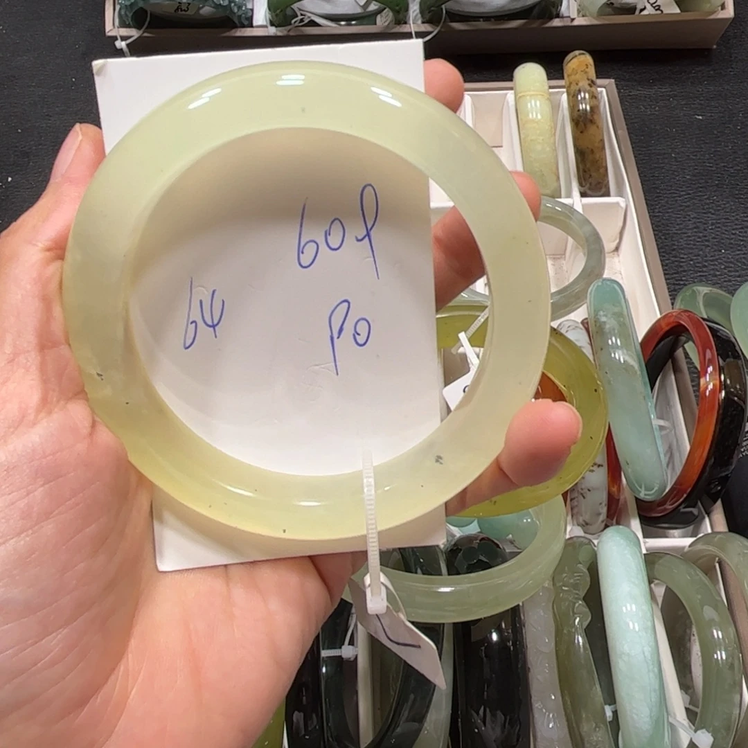 美***芳未镶嵌蛇纹石玉手镯