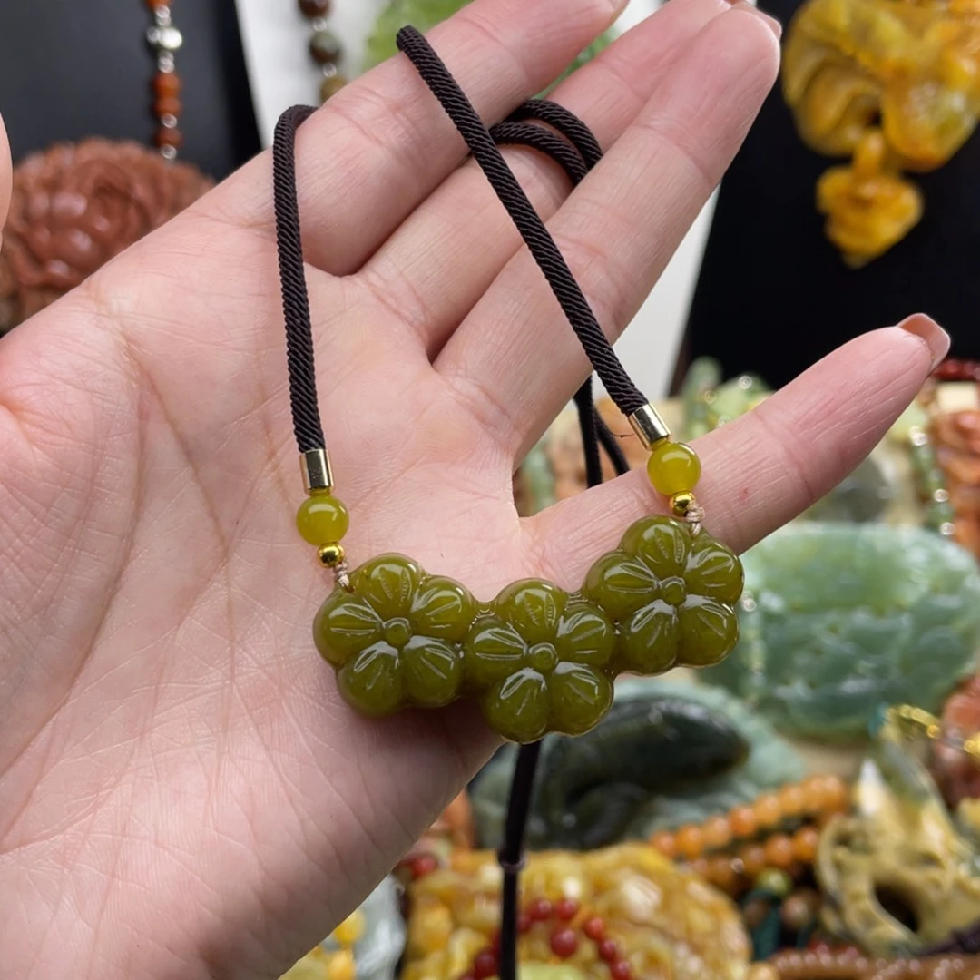 未镶嵌蛇纹石玉颈饰