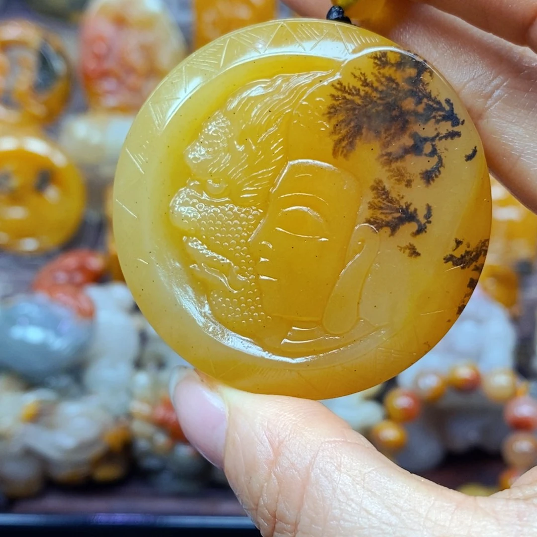 未镶嵌石英质玉（黄龙玉）颈饰