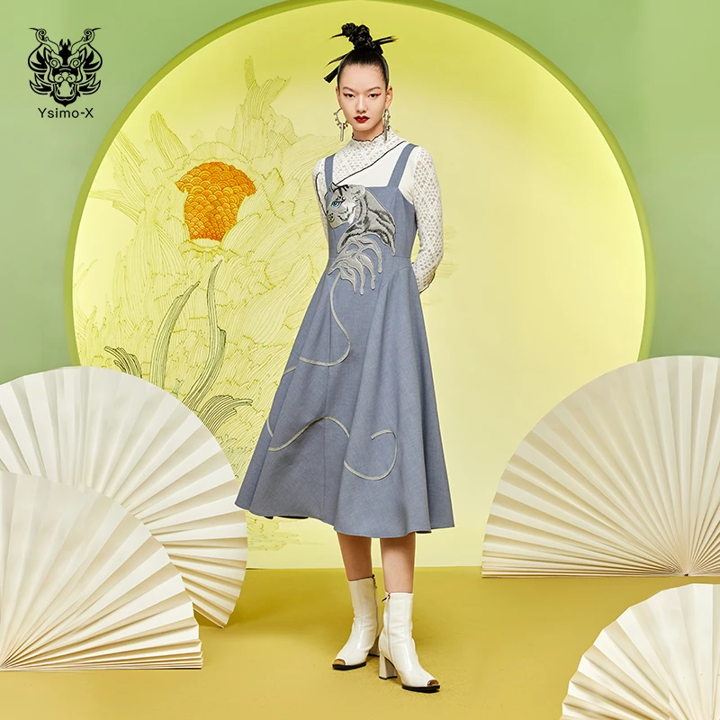 云思木想摩登中国风2022早春新款吊带裙绣花修身连衣裙19250