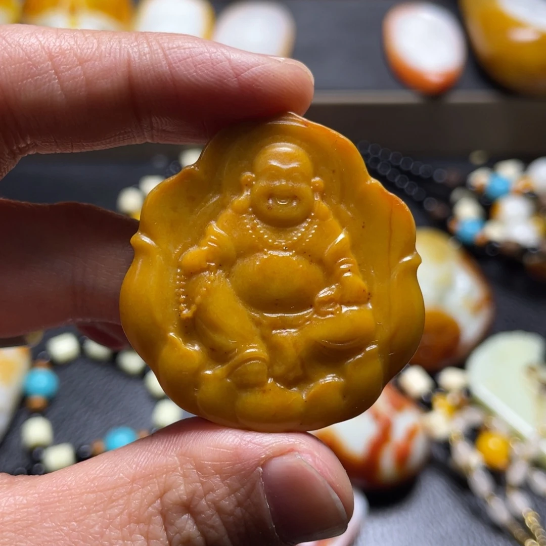 筱***蔚和田玉未镶嵌颈饰