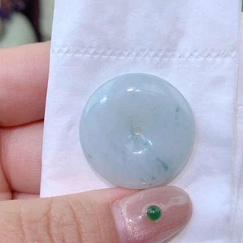 颈饰未镶嵌翡翠平安扣