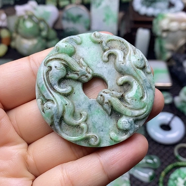 翡翠未镶嵌颈饰缅甸天然翡翠赤龙玉璧