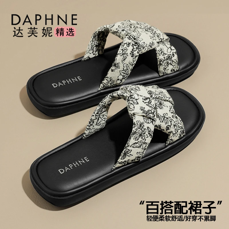 达芙妮外穿拖鞋女2025新款时尚碎花一字拖国潮风沙滩凉拖平底低跟