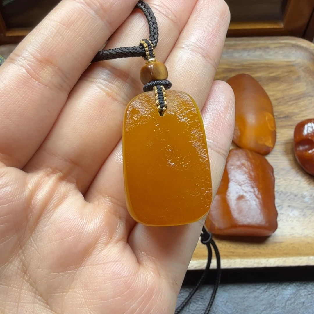 琥珀吊坠(赠链)未镶嵌