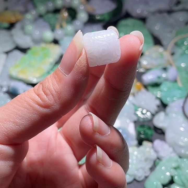 颈饰未镶嵌翡翠天