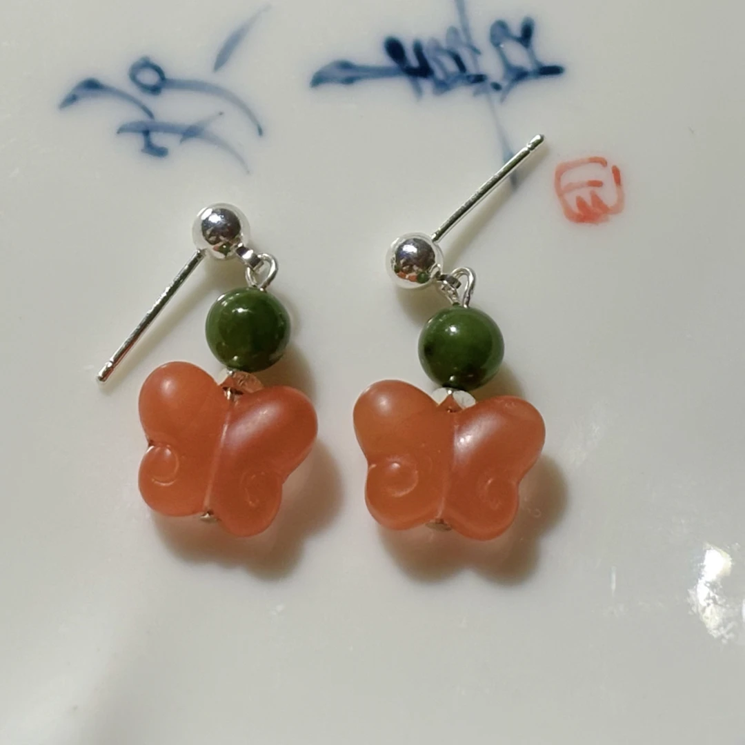 天然南红和田玉蝴蝶耳坠