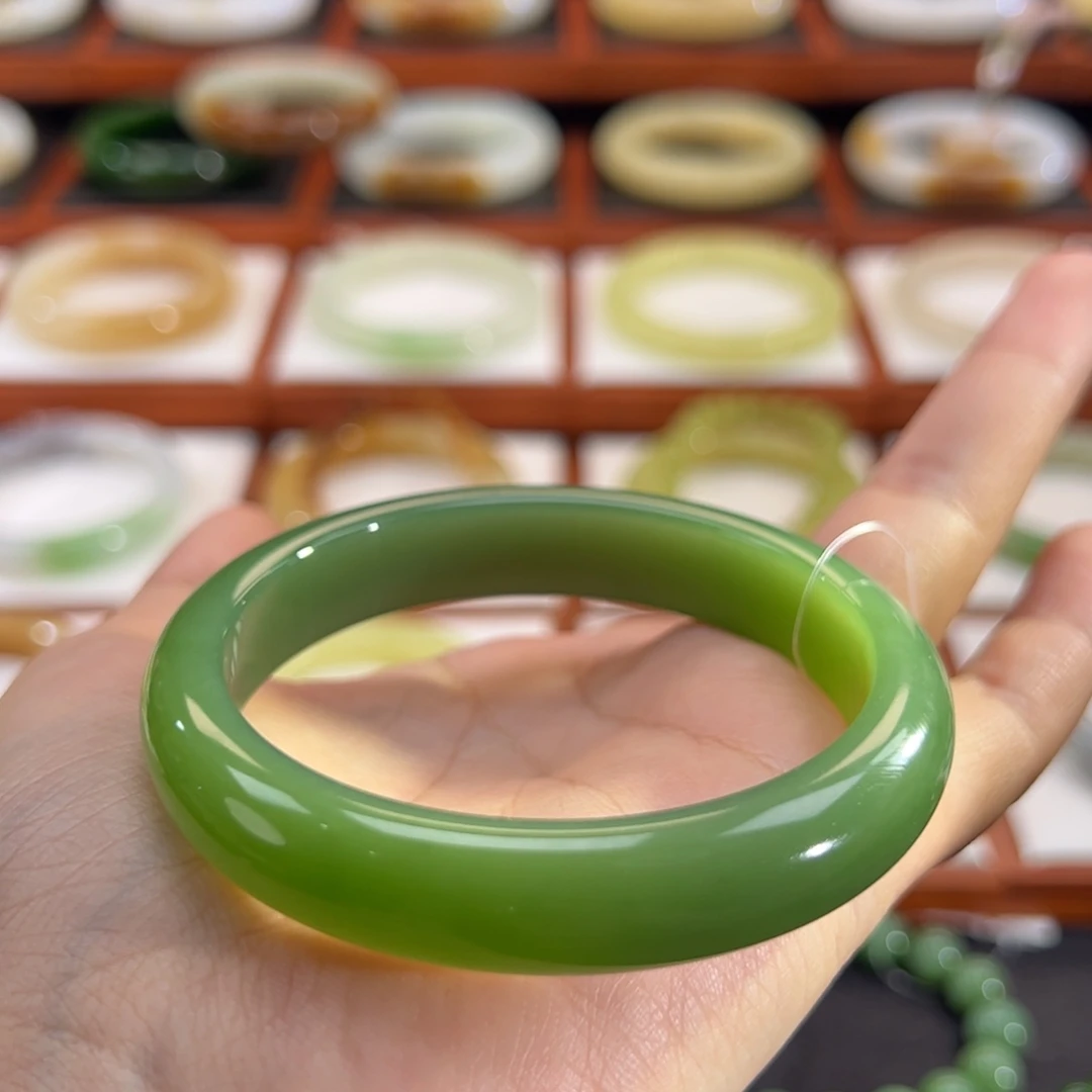 和田玉（碧玉）未镶嵌手镯嫩粉阳