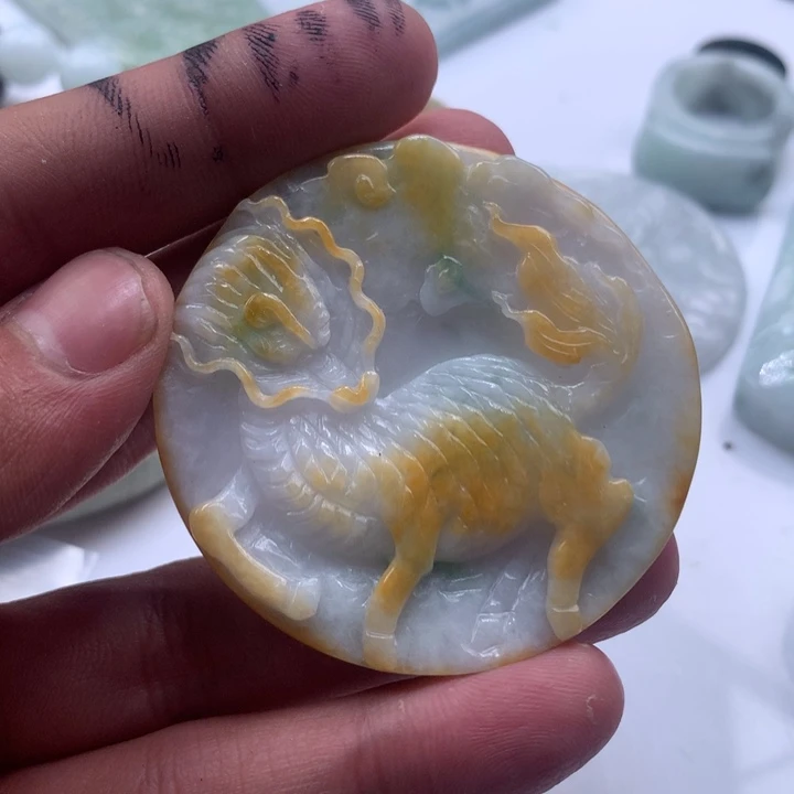 翡翠未镶嵌颈饰保真天然a货翡翠