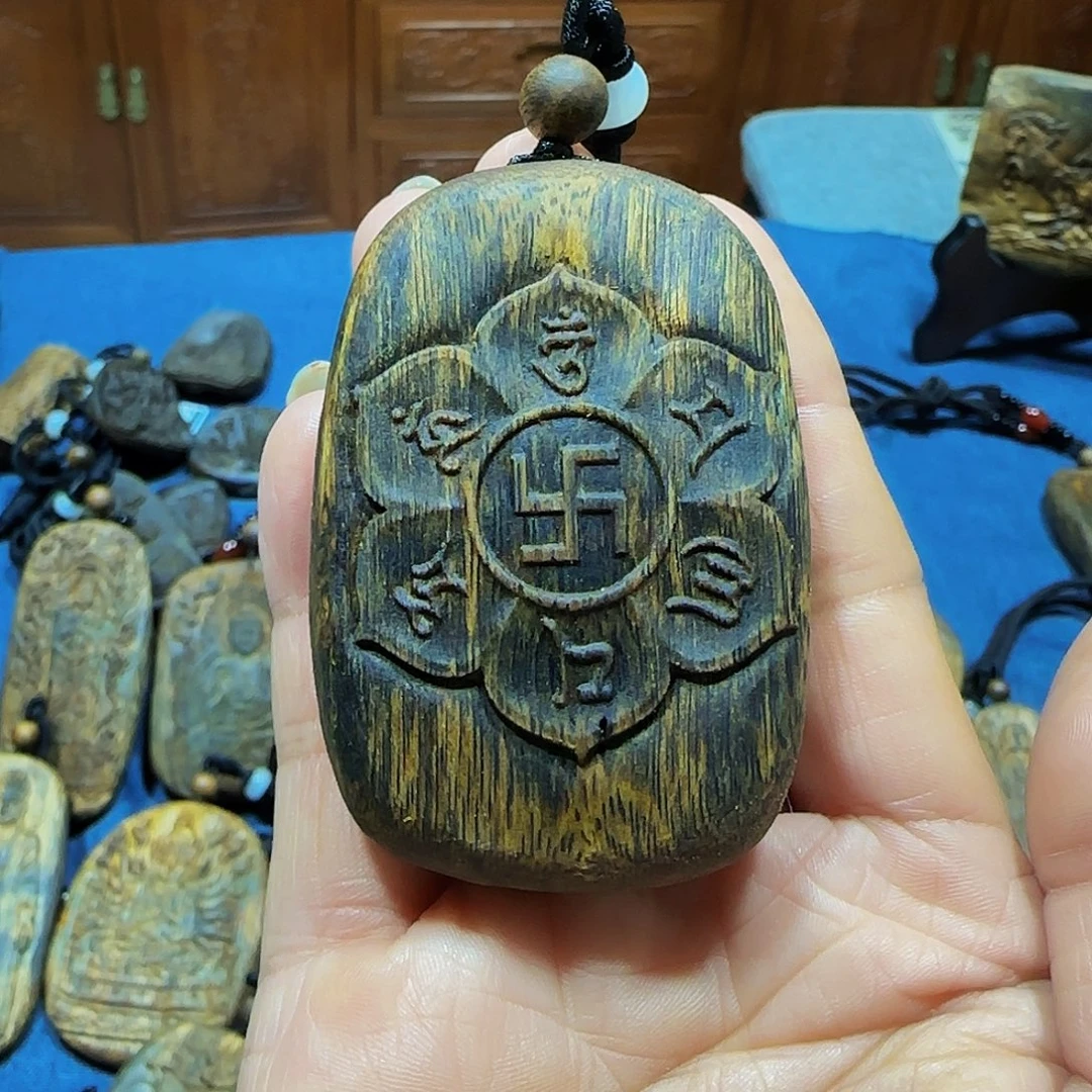 沉香碎屑沉香海南白奇糖结玉化老料六字真言带绳23.6