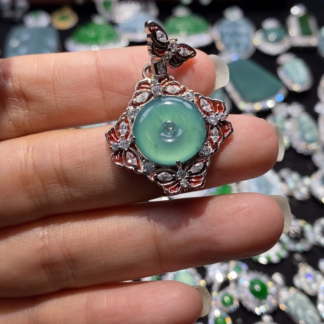 翡翠未镶嵌颈饰翡翠