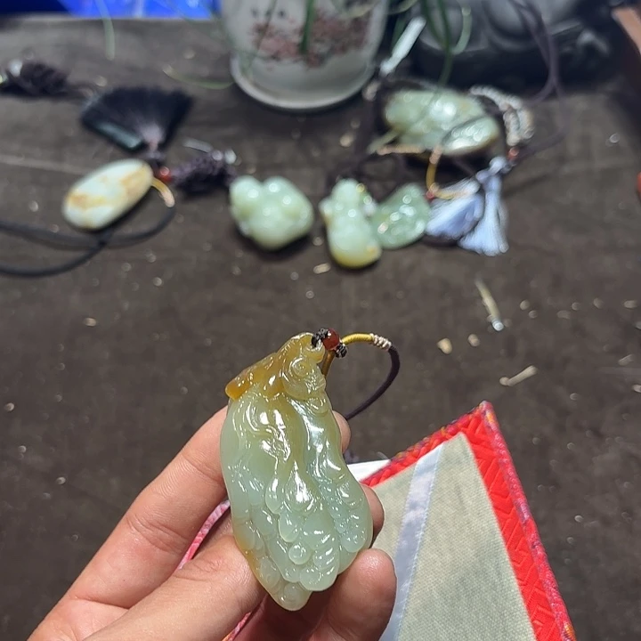 未镶嵌和田玉车挂