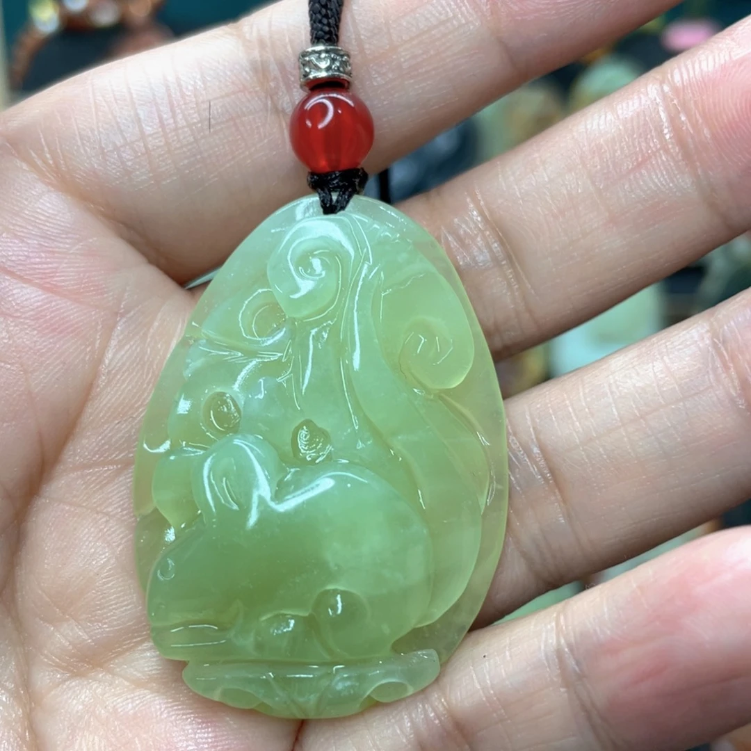 蛇纹石玉颈饰未镶嵌