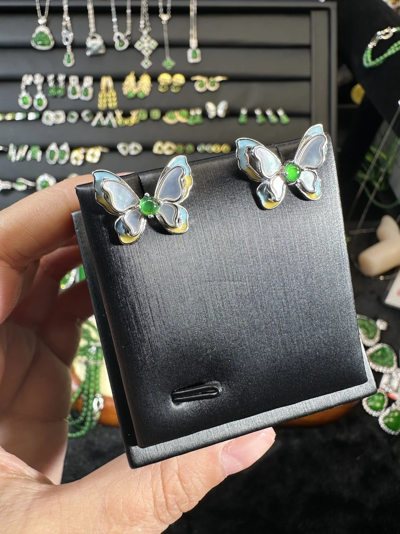 【润诚珠宝】s925银镶嵌天然A货翡翠蝴蝶耳钉多样性发货