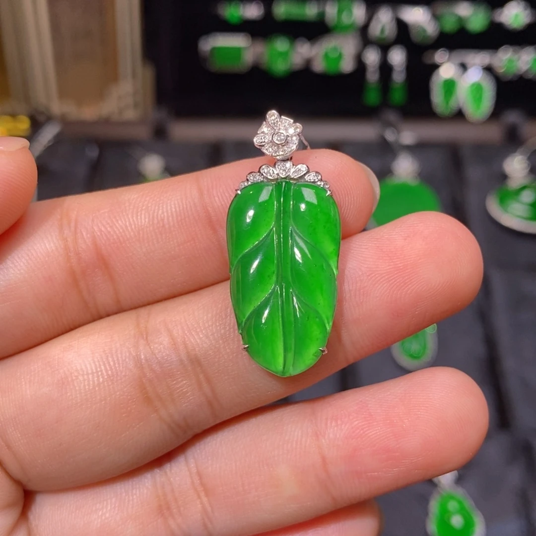 颈饰18K金镶嵌翡翠天然翡翠