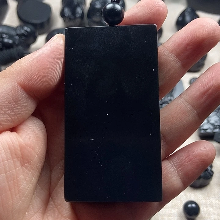 擎***柱和田玉（墨玉）未镶嵌颈饰