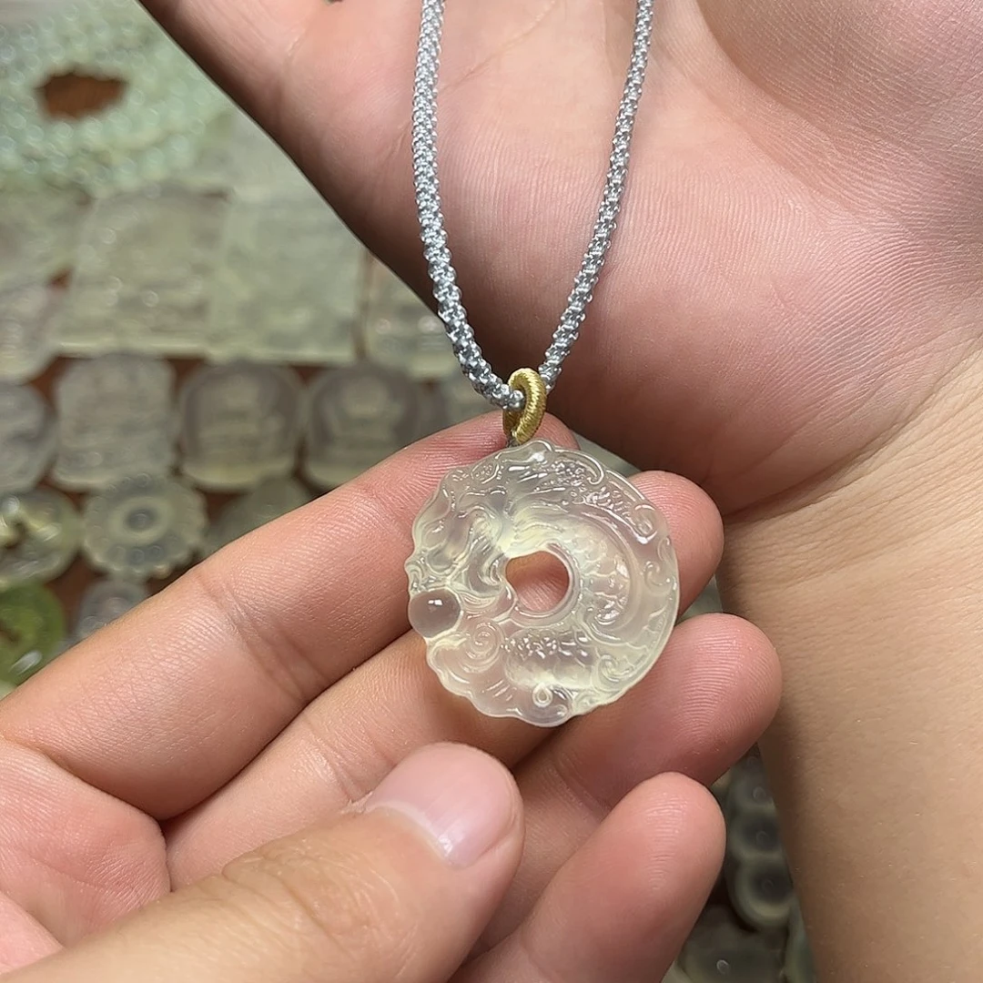 岫玉未镶嵌颈饰吊坠