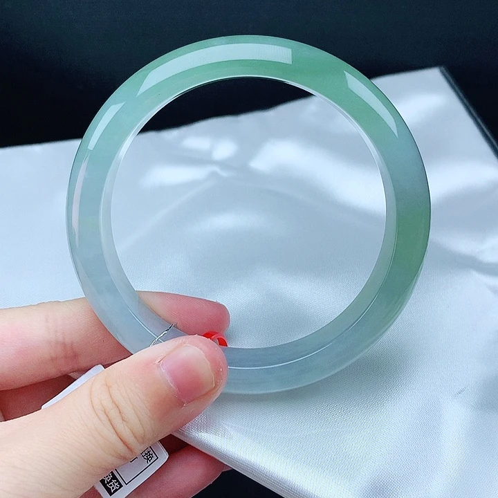 翡翠手镯未镶嵌56圈