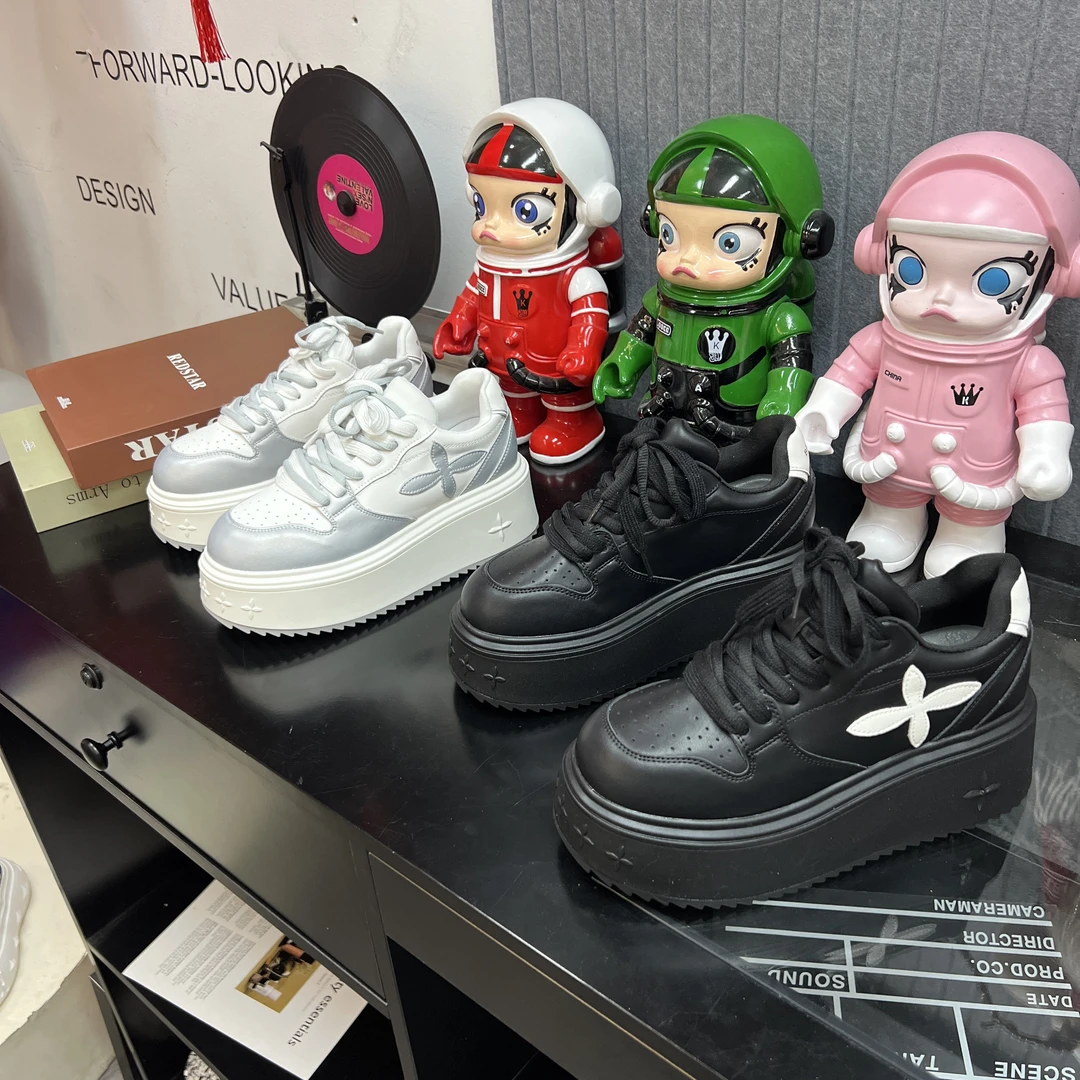 【曼曼】欧货“四叶草5.0”2025高端厚底真皮圆头百搭系带板鞋休闲鞋