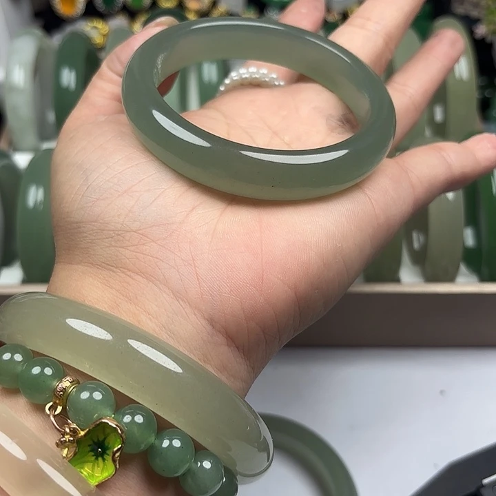 东陵石未镶嵌手镯