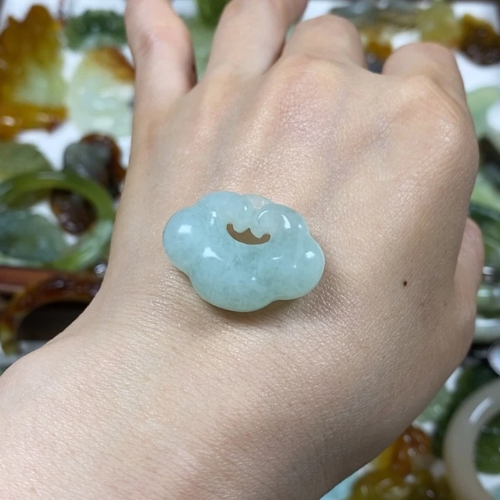 蛇纹石玉未镶嵌吊坠