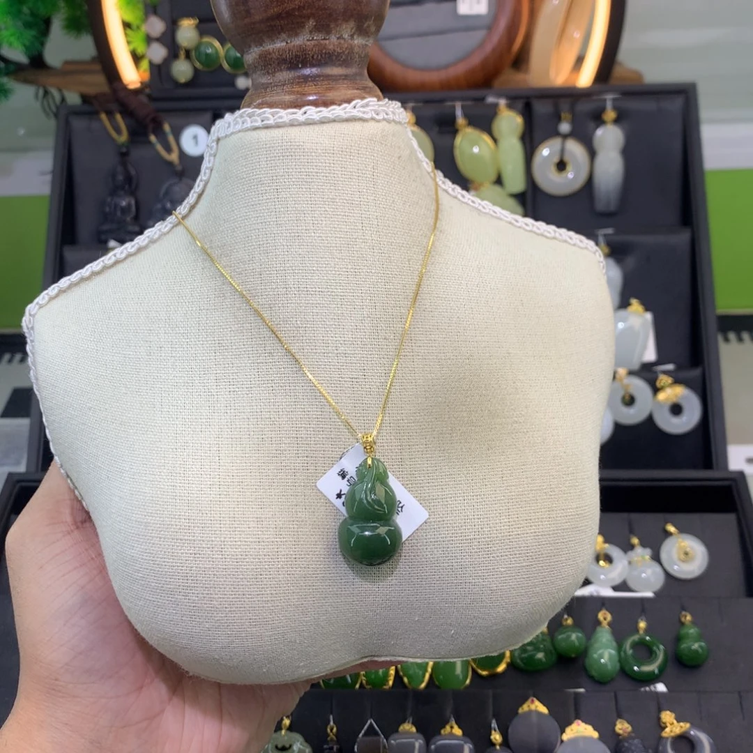 和田玉18K金镶嵌吊坠(赠链)