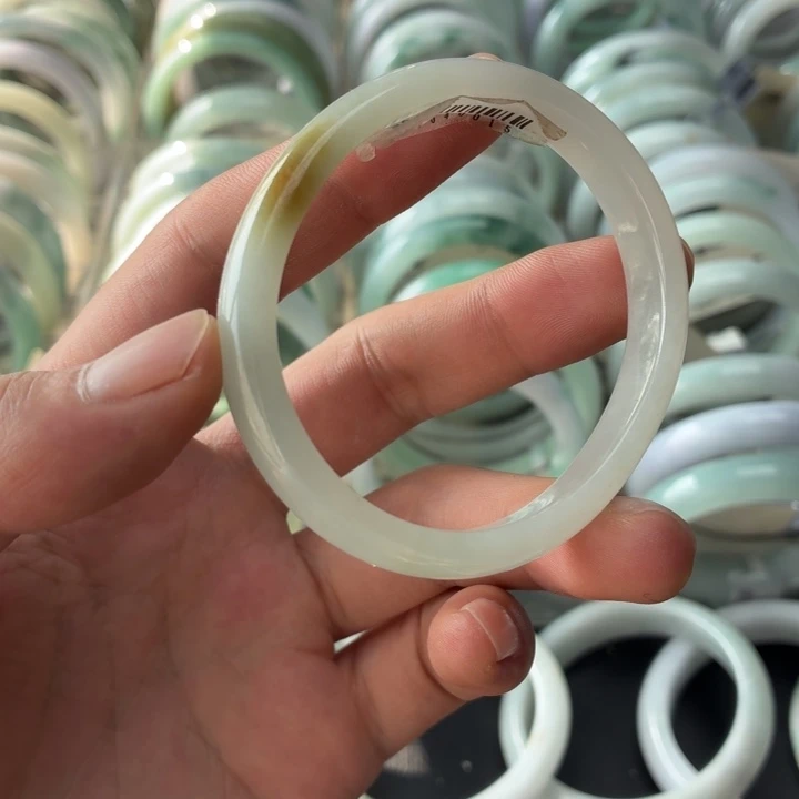 翡翠未镶嵌手镯翡翠手镯贵妃