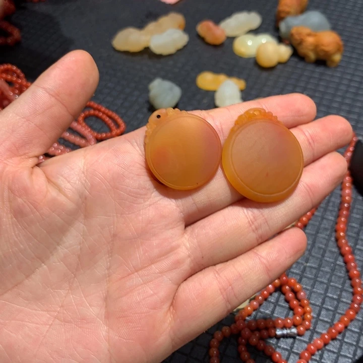 石英质玉（黄龙玉）未镶嵌颈饰