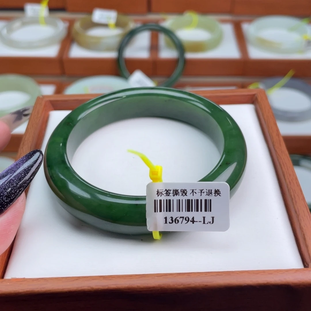 【闪购商品】未镶嵌手镯和田玉56