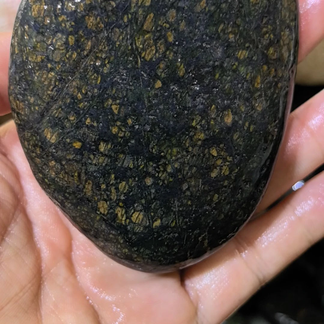 乐***谜有机玻璃藏玉药王石原石手把件一个