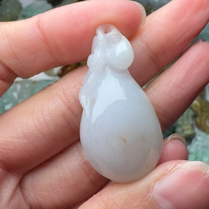 翡翠未镶嵌颈饰福瓜