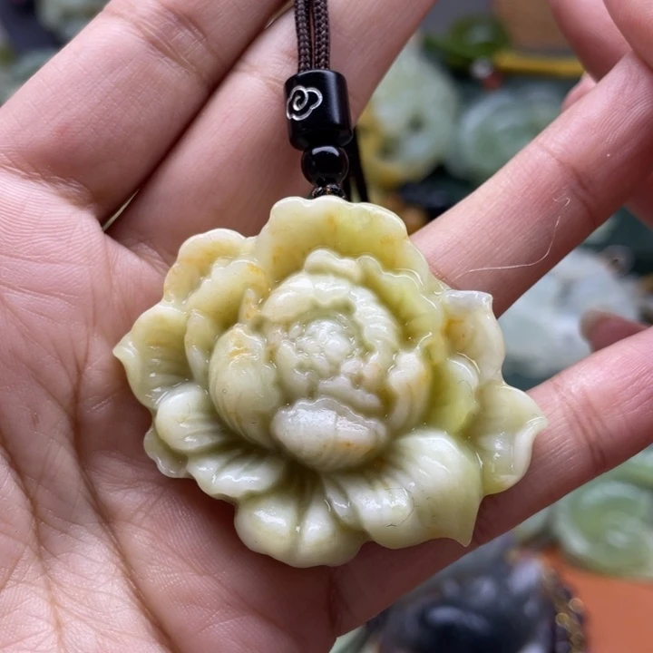 蛇纹石玉未镶嵌吊坠