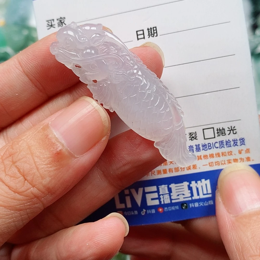 翡翠未镶嵌颈饰龙鱼