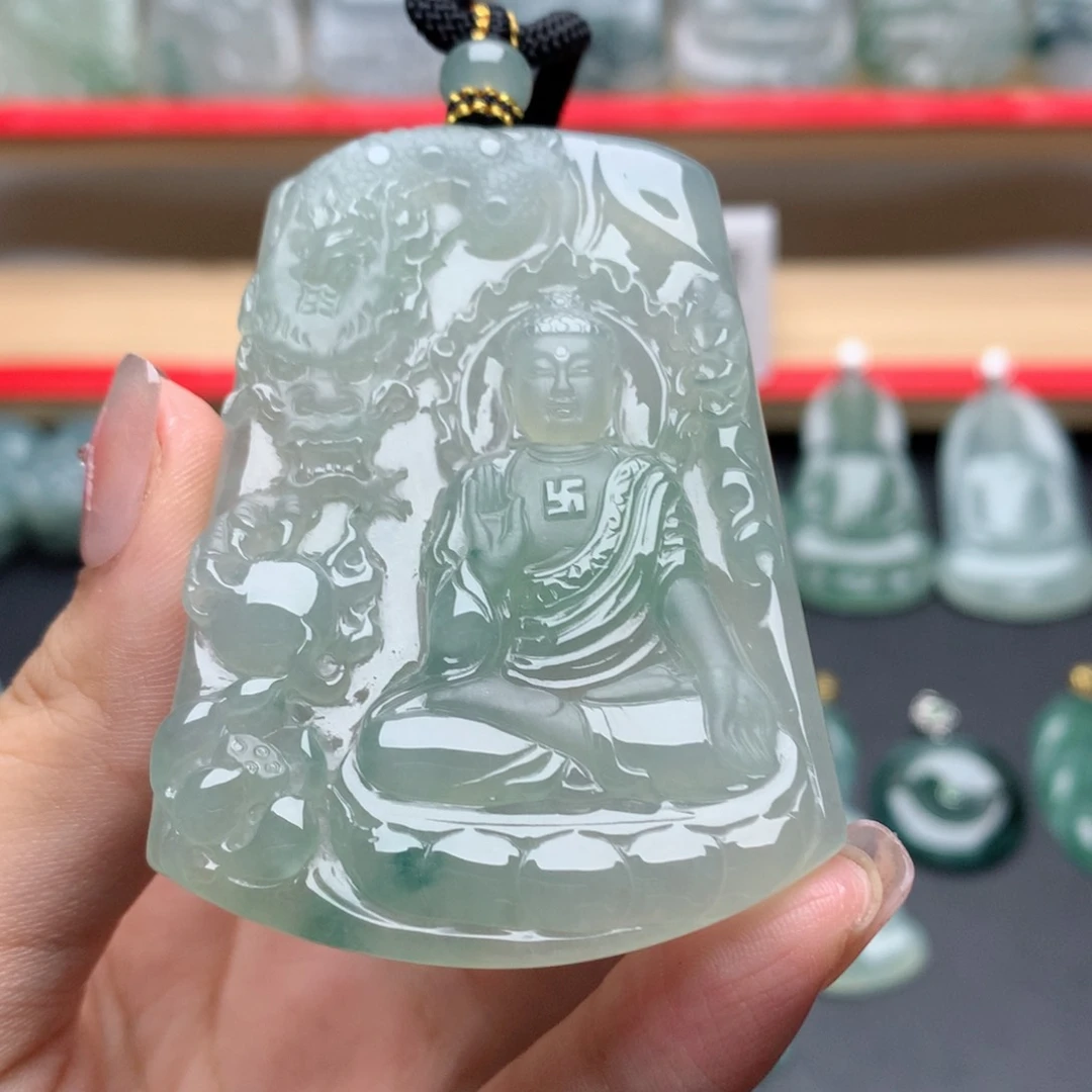 翡翠未镶嵌颈饰?**炮阿弥陀佛