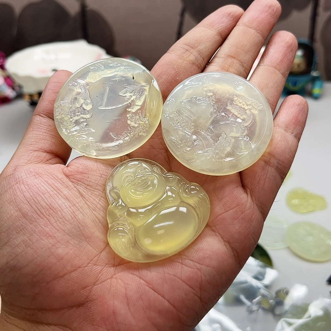 未镶嵌蛇纹石玉吊坠