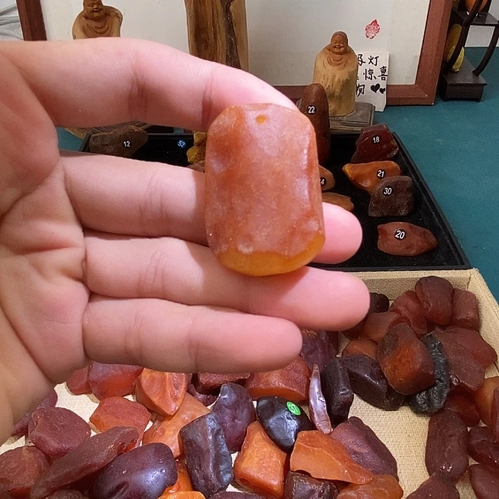 裸石琥珀未镶嵌黄白花