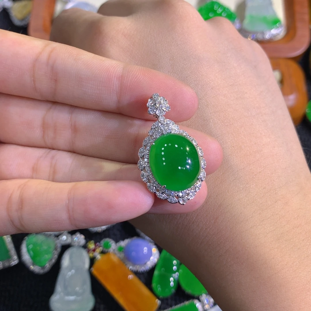 翡翠18K金镶嵌颈饰8888888