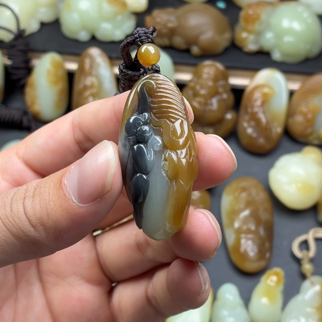 和田玉（糖玉）未镶嵌颈饰