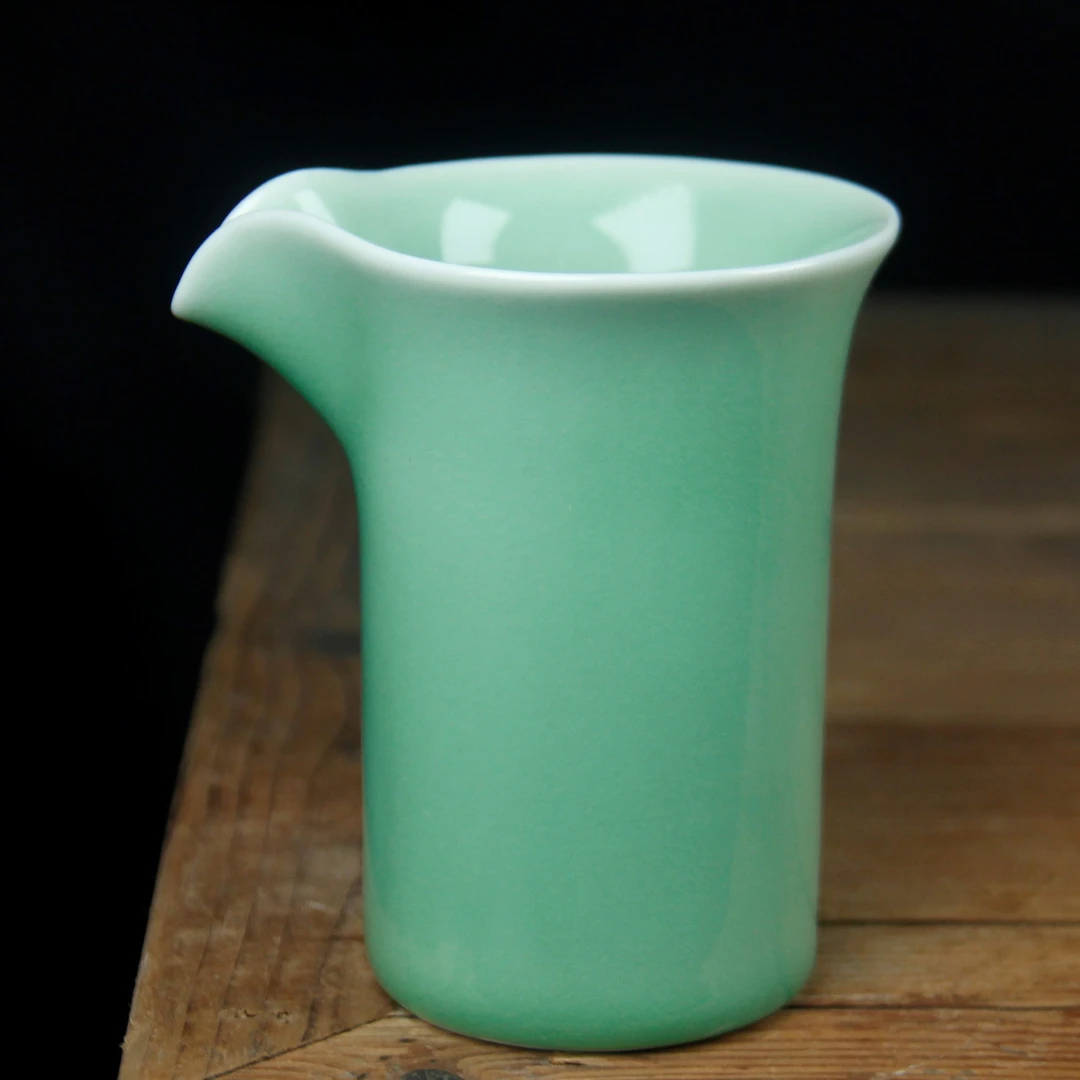 龙泉青瓷梅子青直口公道杯