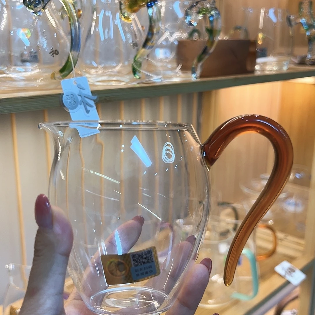 怡然琥珀色。。。。。。。