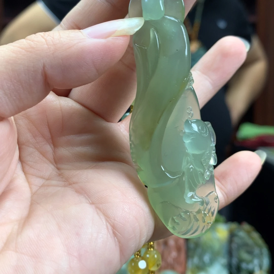 蛇纹石玉未镶嵌颈饰